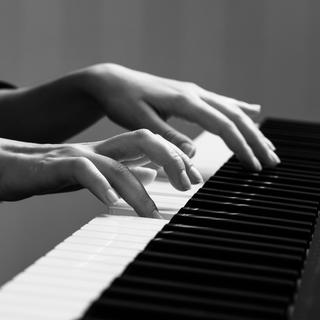 Les 19 et 20 juin 2021, la salle Paderewski du Casino de Montbenon à Lausanne voit s’affronter des pianistes de moins de 24 ans dans le cadre du seizième Concours d’Interprétation Musicale de Lausanne. [Depositphotos - kotin]
