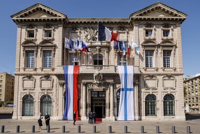 L'hôtel de ville de Marseille a été décoré pour la visite du président de la République. [Keystone - Ludovic Marin]