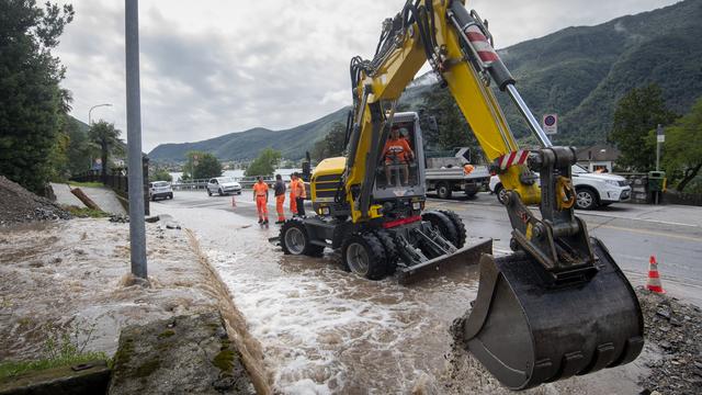 Les dégâts provoqués par les intempéries à Melano dans le Tessin, mardi 27 juillet 2021. [KEYSTONE/Ti-Press - Pablo Gianinazzi]