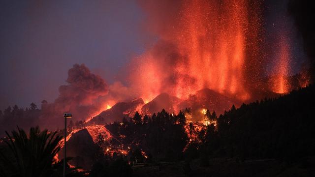 L'éruption du volcan Cumbre Vieja s'est poursuivie lundi et a déjà détruit des dizaines de maisons. [AFP/Anadolu - Andres Gutierrez]