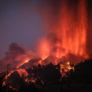L'éruption du volcan Cumbre Vieja s'est poursuivie lundi et a déjà détruit des dizaines de maisons. [AFP/Anadolu - Andres Gutierrez]