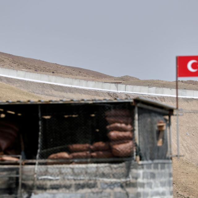 Le mur érigé par la Turquie à Caldiran, dans la province de Van, à la frontière de l'Iran. [Reuters - Murad Sezer]