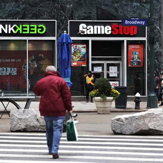 L'action des magasins de jeux vidéo Gamestop a grimpé à un rythme ahurissant. [AFP/Getty - Michael M. Santiago]