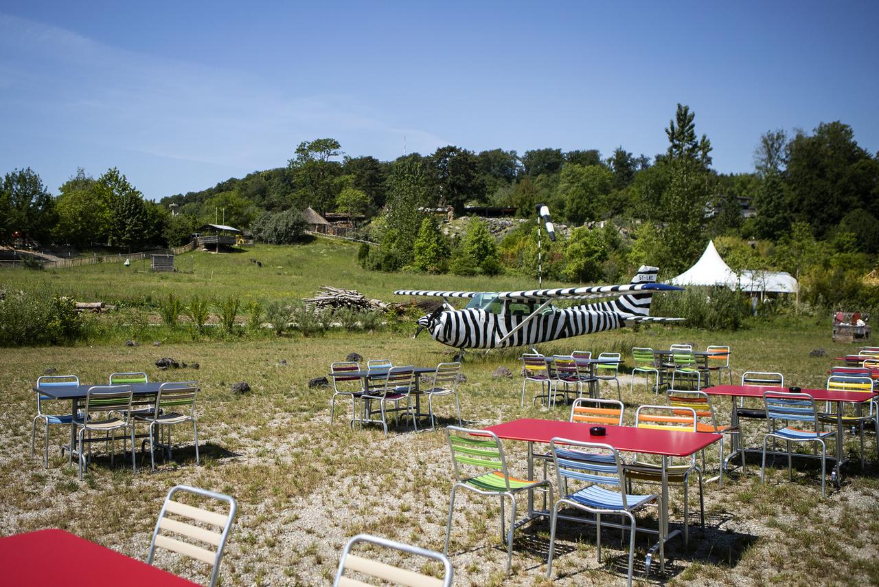 Le restaurant au milieu du "village Lewa" au Zoo de Zurich. [KEYSTONE - ALEXANDRA WEY]