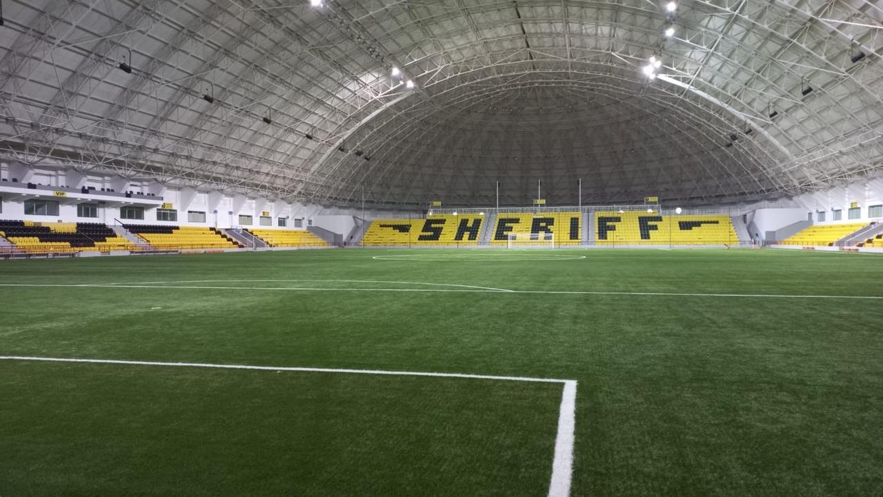 Le "clou du spectacle" du Sheriff, ce stade couvert pouvant accueillir 5000 personnes et s'ajoutant à leurs deux autres stades extérieurs de 15000 et 8000 places ainsi qu'à leurs 15 terrains d'entraînement! [Fred Scola]