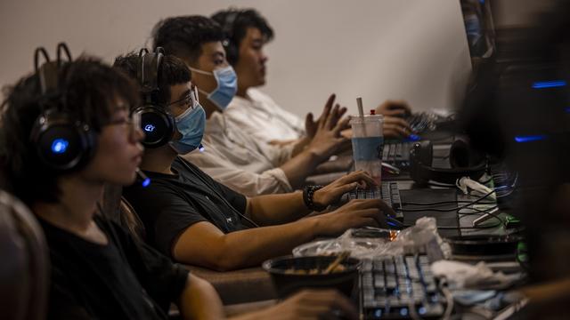 Les autorités chinoises continuent leur offensive contre le secteur des jeux vidéos. [Alex Plavevski - Keystone]