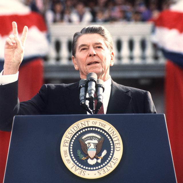 Le candidat républicain Donald Reagan lors d'un meeting électoral en 1984. [AFP - Don Rypka]