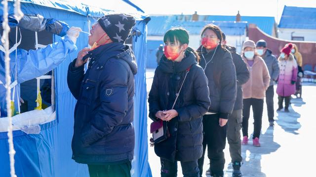 Tests Covid à Heihe, dans le nord-ouest de la Chine. [Xinhua/AFP - Wang Song]