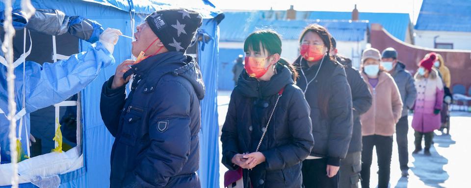 Tests Covid à Heihe, dans le nord-ouest de la Chine. [Xinhua/AFP - Wang Song]