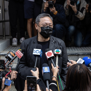 L'universitaire Benny Tai devant la presse après son inculpation, dimanche 28.02.2021. [EPA/Keystone - Jérôme Favre]