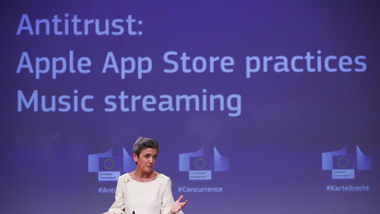 L'UE a dénoncé vendredi "un abus de position dominante" d'Apple sur le marché de la musique en ligne à la suite d'une plainte de Spotify, le géant américain accusant en réponse la plateforme suédoise de chercher à profiter "sans payer" des avantages de l'App Store. [KEYSTONE - FRANCISCO SECO]