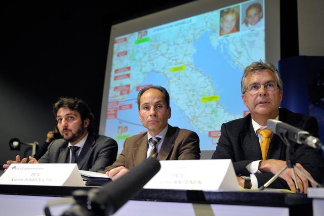 Jacques Antenen (à droite) était en première ligne, notamment pour la coordination avec la police italienne, lors de l'enlèvement des jumelles Alessia et Livia de Saint-Sulpice, en 2011. [KEYSTONE - DOMINIC FAVRE]