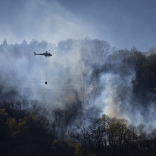 Un premier incendie s'était déclaré mardi près de Monte Ferraro dans le Malcantone. [Ti-Press/Keystone - Pablo Gianinazzi]