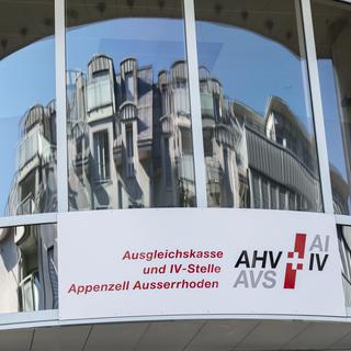 Bâtiment de l'AVS-AI à Herisau, dans le canton d'Appenzell Rhodes-Extérieures. [Keystone - Christian Beutler]