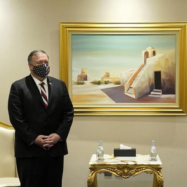 Mike Pompeo, en charge des Affaires étrangères sous le gouvernement de Donald Trump, avait rencontré le co-fondateur des tabilans Abdul Ghani Baradar en novembre 2020. [AFP - Patrick Semansky]