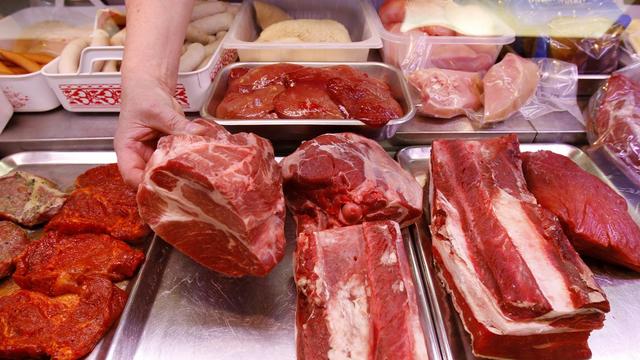 La Confédération verse 5,4 millions de francs à Proviande pour faire la promotion de la viande suisse. [Keystone - AP Photo/Thomas Kienzle]