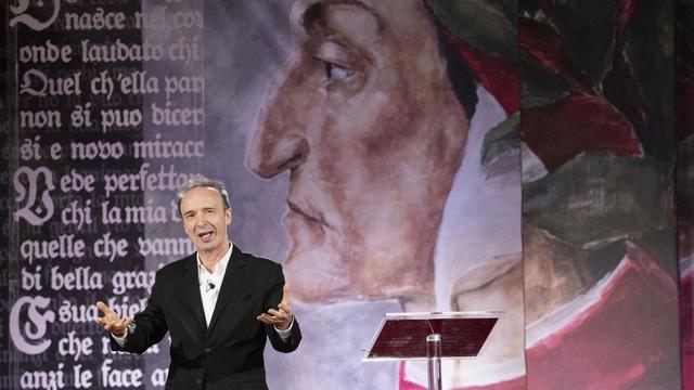 A Rome, Roberto Benigni, acteur et réalisateur fait une lecture du XXVe chant du "Paradis" de Dante au palais du Quirinale en présence du président de la République le 25 mars 2021. [AFP - Quirinale Press Office]