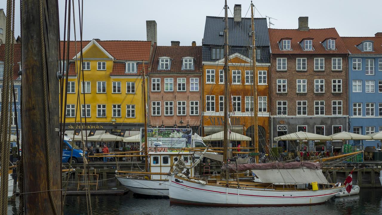 Vue d'un canal dans la capitale danoise Copenhague. [Georgios Kefalas]