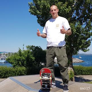 Kevin Stadelmann, qui a ouvert une école de Skateboard à Neuchâtel en 2019. [.ch]