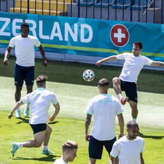 L'équipe de Suisse à l'entraînement avant d'affronter le Pays de Galles. [Jean-Christophe Bott]
