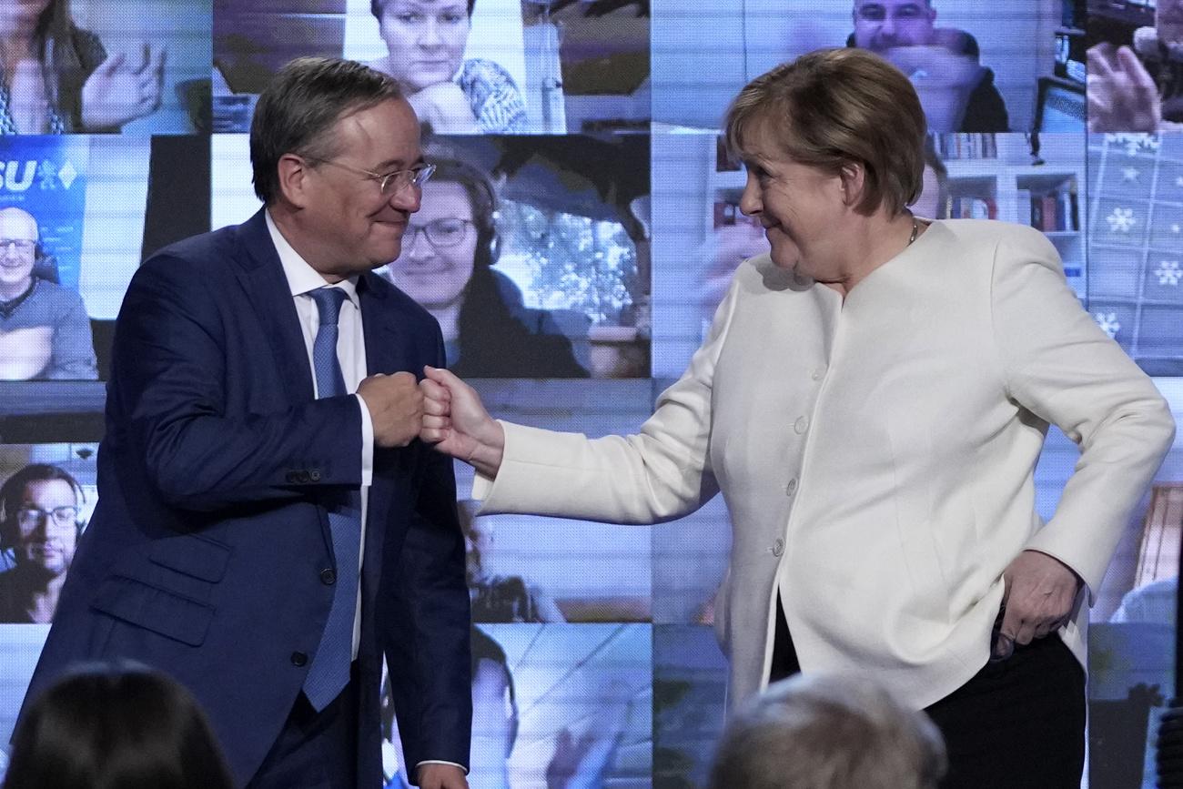 Angela Merkel s'engage aux côtés d'Armin Laschet. [Keystone - AP Photo/Matthias Schrader]