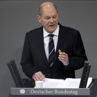 Olaf Scholz a précisé le programme du nouveau gouvernement devant le Bundestag le mercredi 15 décembre 2021. [Keystone - AP Photo/Michael Sohn]