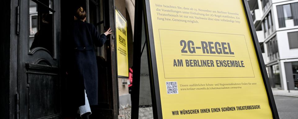 La règle des "2G" (Geimpfte und Genesene) entre en vigueur lundi à Berlin. [DPA/Keystone - Britta Pedersen]