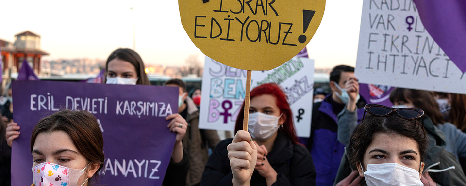 Manifestation contre les féminicides à Istanbul, 05.03.2021. [NurPhoto/AFP - Erhan Demirtas]