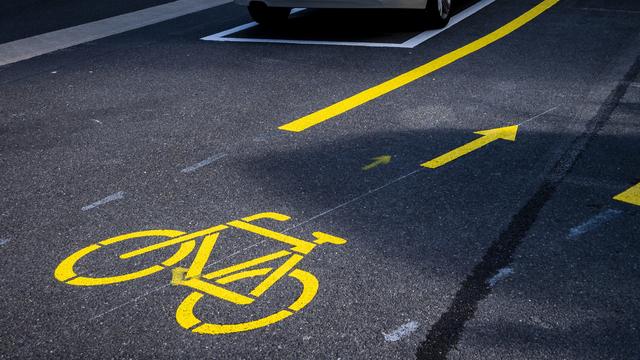 Piste cyclable créée à Lausanne en juin 2020 [KEYSTONE - Jean-Christophe Bott]