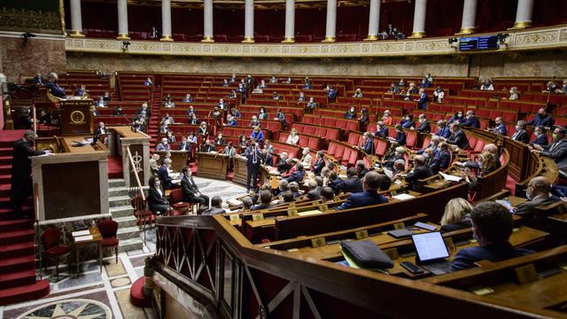 "Ultime liberté" contre "rupture éthique": l'Assemblée nationale française a débattu jeudi de l'euthanasie dans une atmosphère polémique sans parvenir, malgré un large soutien, à voter sur un texte complet faute de temps face à des milliers d'amendements. [AFP - JACOPO LANDI/HANS LUCAS]