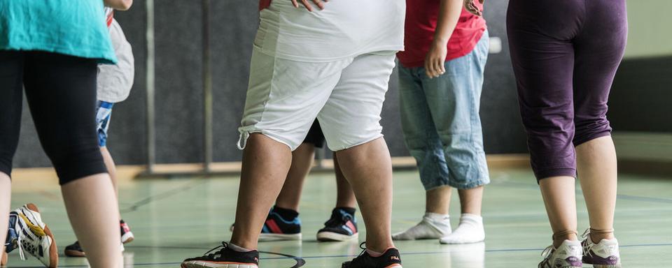 Des participants à un camp de sport pour enfants en surpoids dans le canton de Berne. [Keystone - Christian Beutler]