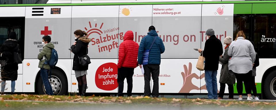 En Autriche, des entreprises introduisent une prime à la vaccination. [AFP - BARBARA GINDL]