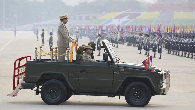 Le général Min Aung Hlaing, désormais chef de la junte au pouvoir, passe en revue ses troupes. Naypyidaw, le 27 mars 2021. [Keystone - AP photo]