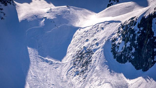 Vue aérienne d'une coulée au-dessus des cloches d'Arpettes (VS) en 2019. [Keystone - Maxime Schmid]