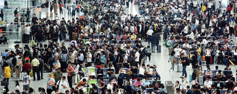 La foule à la gare de Hangzhou, dans l'est de la Chine, en septembre 2020. [Keystone - EPA/Long Wei]