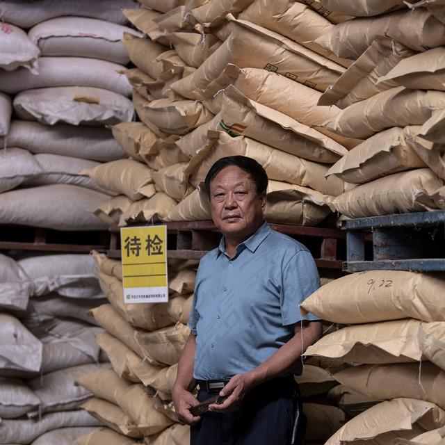 Sun Dawu, le milliardaire chinois en septembre 2019 dans une grange à Hebei. [AFP - Noel Celis]