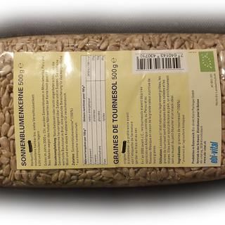 Pourquoi avoir biffé l'origine chinoise sur l'emballage d'un paquet de graines de tournesol alimentaires? "On en parle" a mené l'enquête. [RTS - Andréanne Quartier-la-Tente]