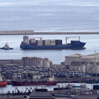 Le port de Barcelone a enregistré un record de trafic commercial historique cette année, avec 1,8 millions de containers, soit 31% de plus qu'en 2020. [NurPhoto via AFP - Joan Valls]