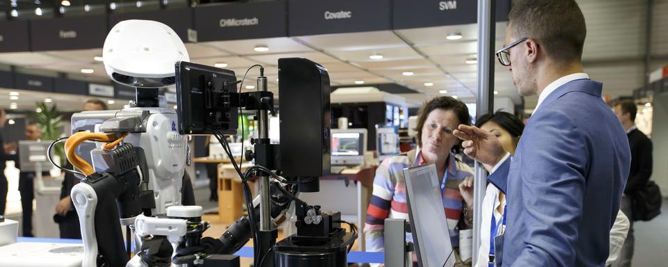 Des robots au grand salon international de la haute-précision à Genève. [Keystone - Salvatore Di Nolfi]