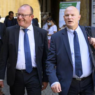 Yvan Perrin, à droite, et son avocat Jean-Luc Addor arrivent au procès. [Keystone - Laurent Gillieron]