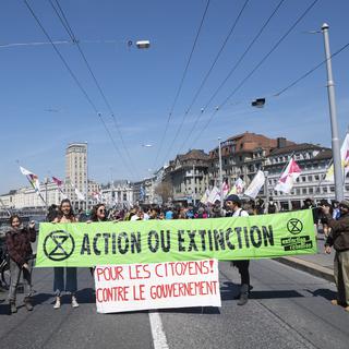 Des manifestants du groupe Extinction Rébellion en faveur du climat, en avril 2019 à Lausanne. 
Adrien Perritaz
KEYSTONE [Adrien Perritaz]