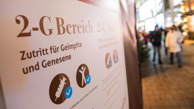 La règle des 2G pourrait s'imposer en Suisse. [Keystone - DPA/Daniel Bockwoldt]