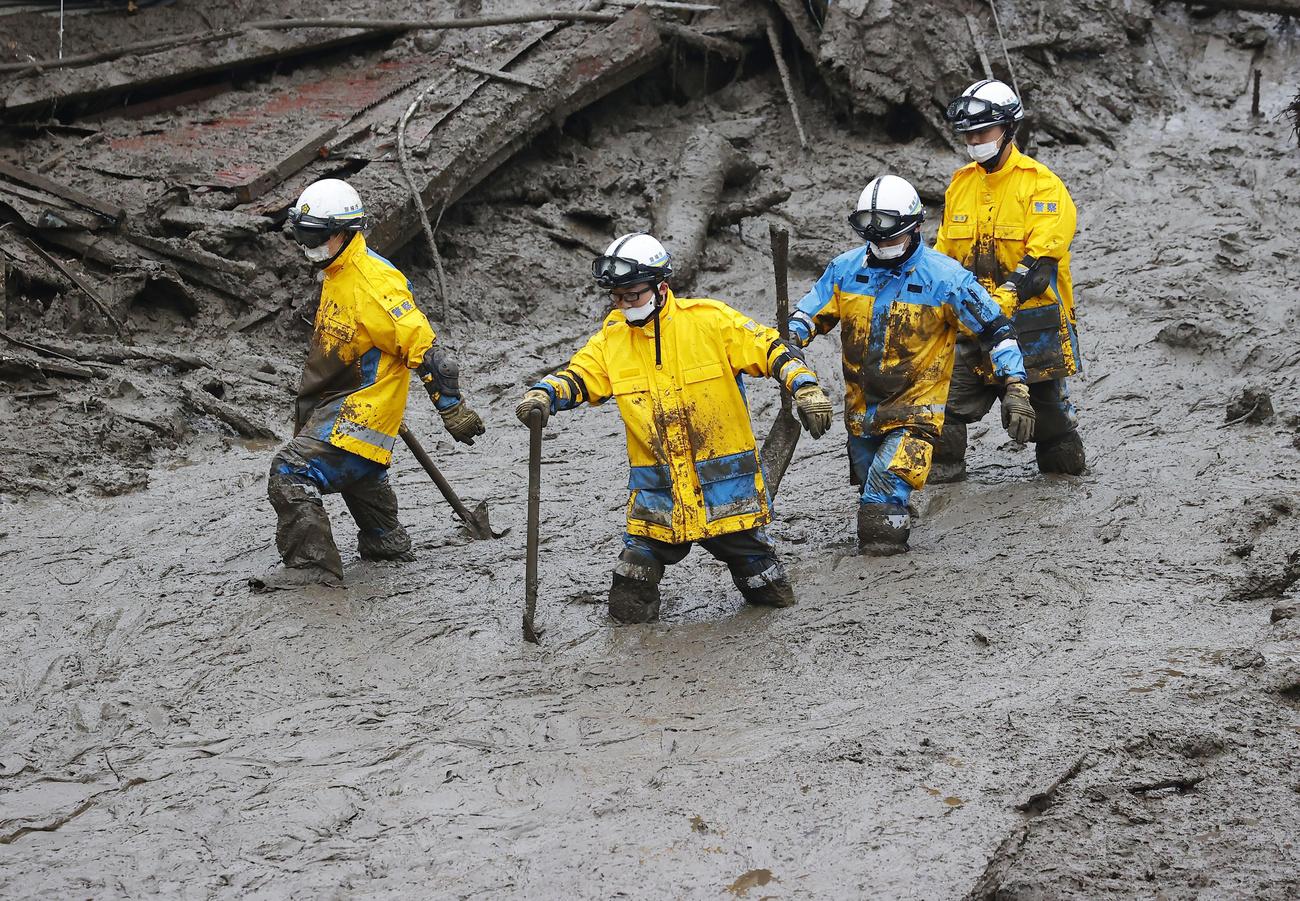 Plus d'un millier de soldats, pompiers, personnel de police, recherchaient des disparus dans la coulée de boue géante d'Atami. Japon, le 4 juillet 2021. [Keystone - Kyodo News via AP]