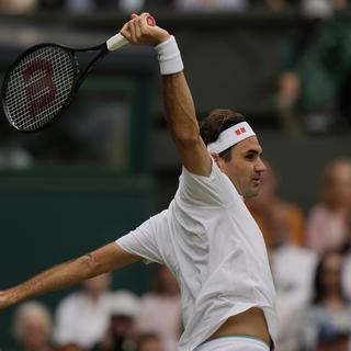 Roger Federer au défi Hubert Hurkacz. Il va falloir être parfait. [AP - Alastair Grant]