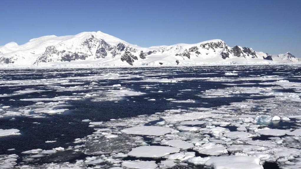Les sommets enneigés de l'Antarctique ont probablement été découverts par des navigateurs maoris. [Science Photo Library via AFP - David Taylor]