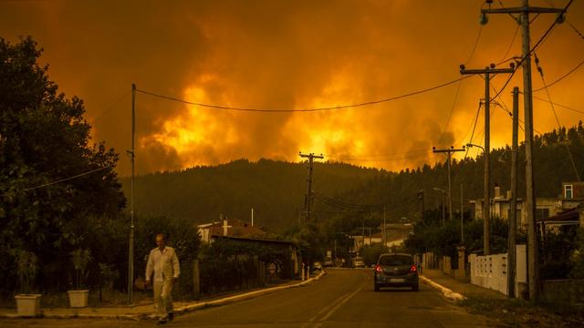 Panorama apocalyptique sur l'île grecque d'Eubée, ravagée par les incendies le 8 août 2021. [AFP - Angelos Tortzinis]