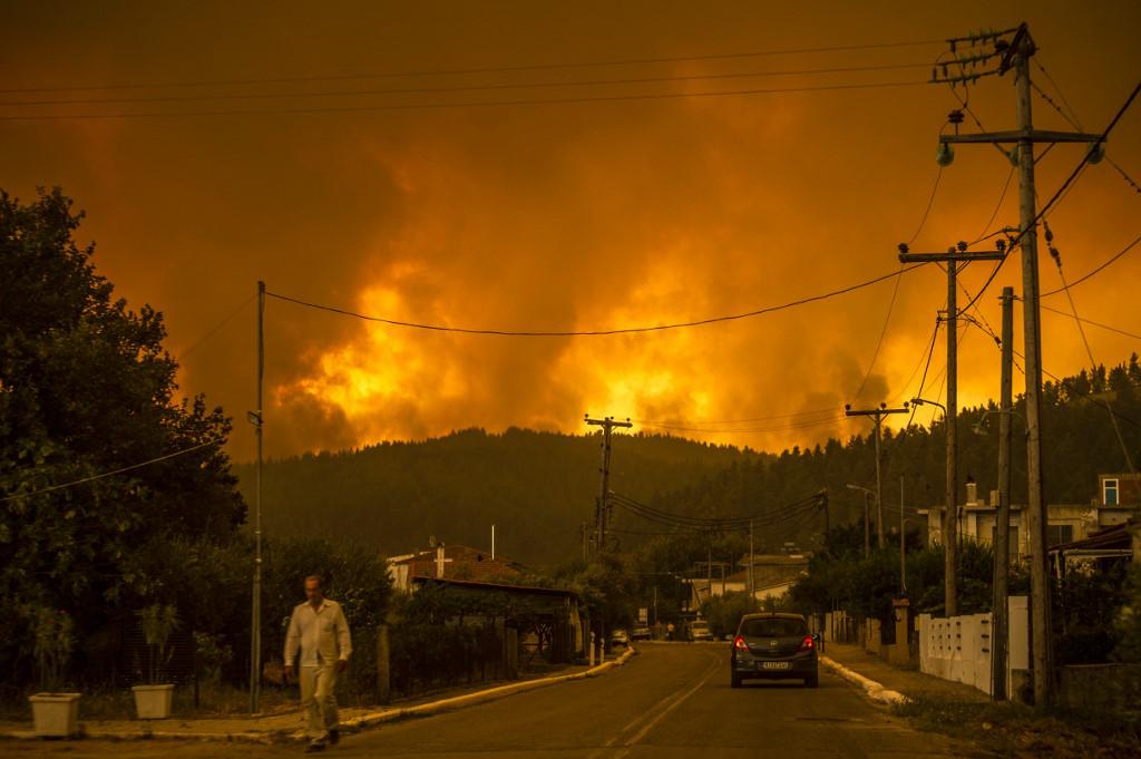 Panorama apocalyptique sur l'île grecque d'Eubée, ravagée par les incendies le 8 août 2021. [AFP - Angelos Tortzinis]