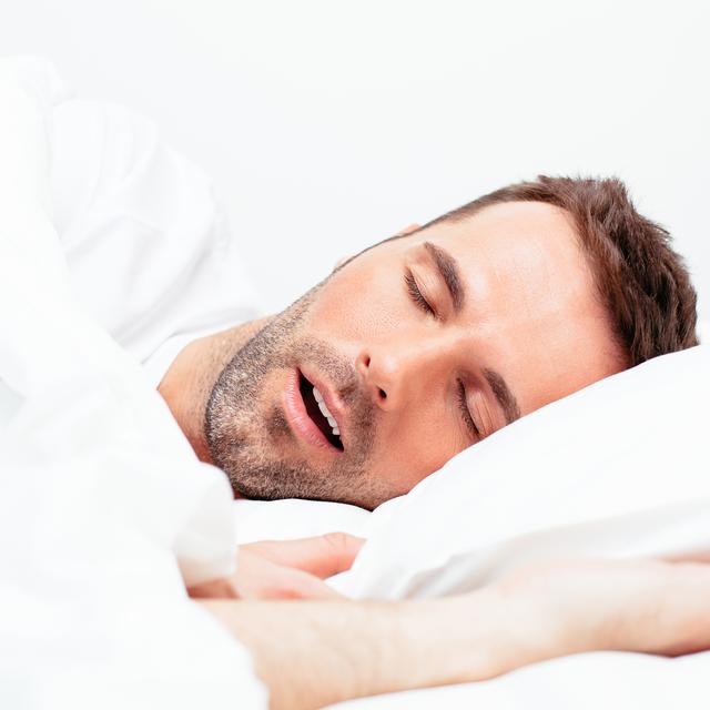 49% des hommes et 23% des femmes de plus de 40 ans présentent des apnées du sommeil.
baranq
Depositphotos [baranq]