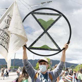 Un activiste d'Extinction Rebellion lors d'une manifestation en juin 2020 à Zurich. [Keystone - Gaetan Bally]