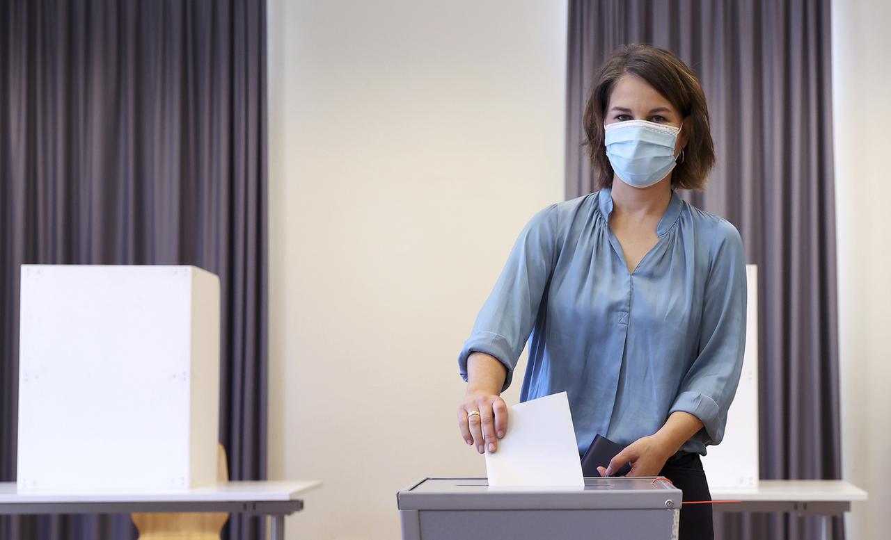 Annalena Baerbock a voté à Potsdam. [Keystone - Ronny Hartmann, Pool via AP]